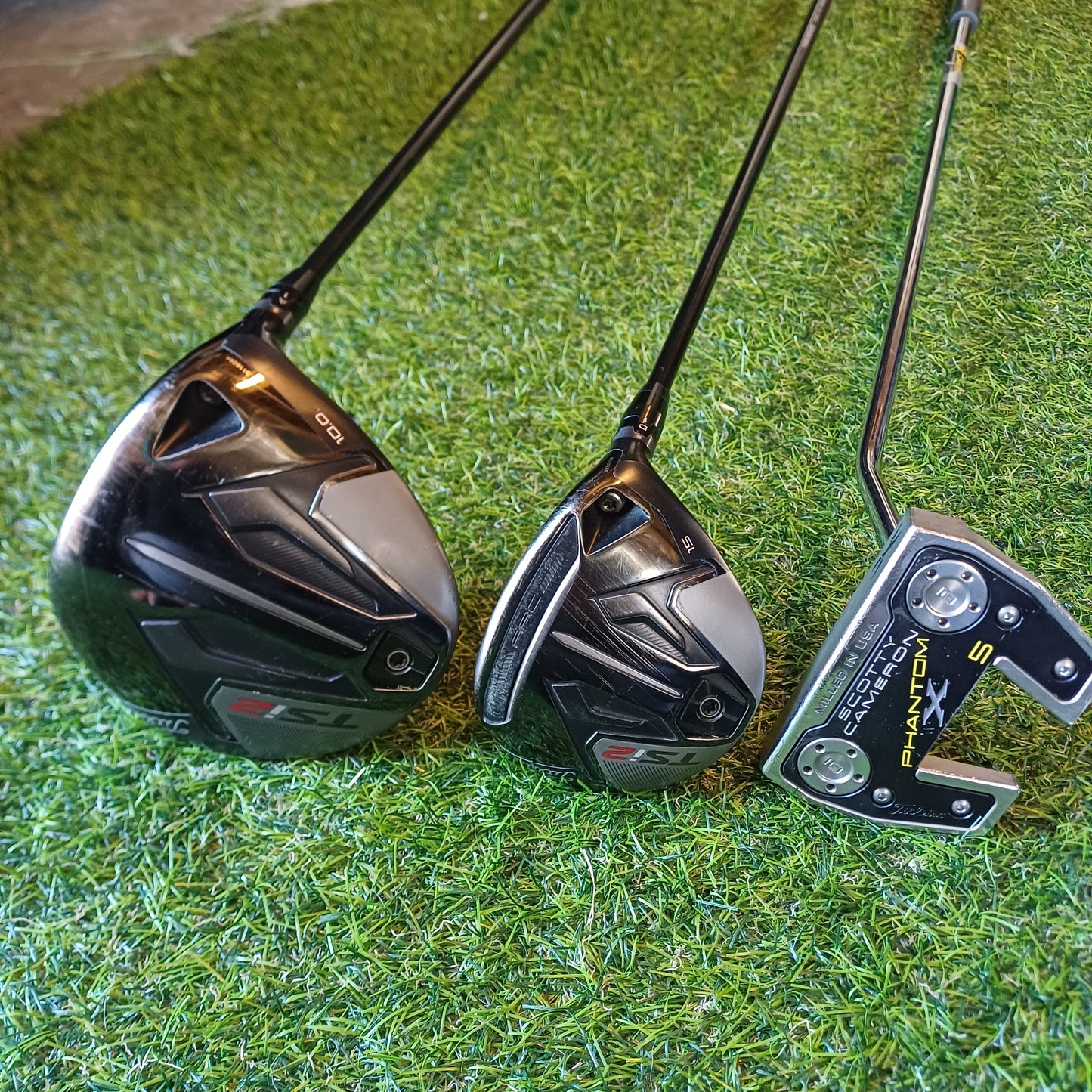 Titleist Golf Set Complete in Leather Cartbag, including All Covers.
