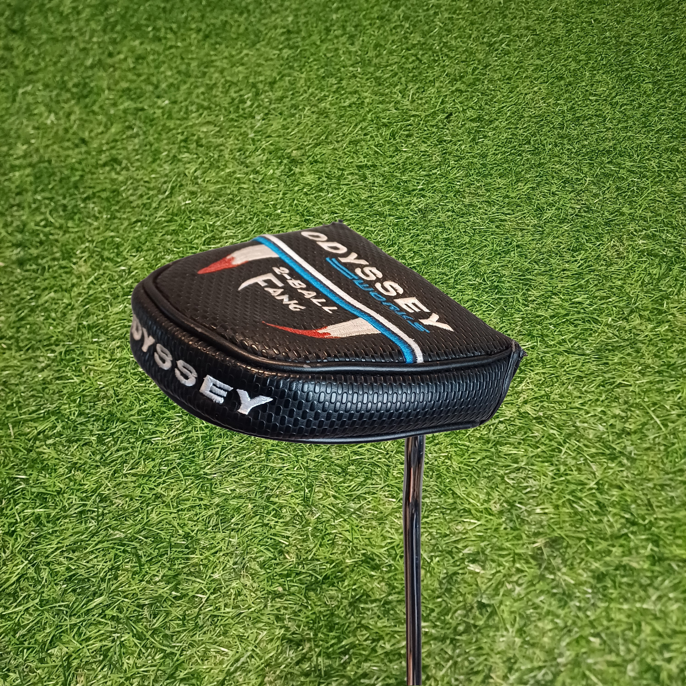 Odyssey White Hot RX V-Line Fang Putter with New SuperStroke 3.0 Grip.