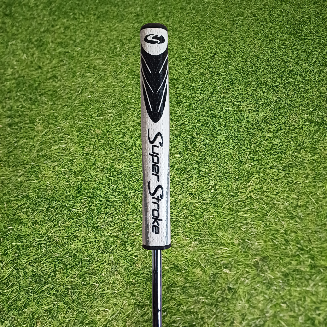 Odyssey White Hot RX V-Line Fang Putter with New SuperStroke 3.0 Grip.
