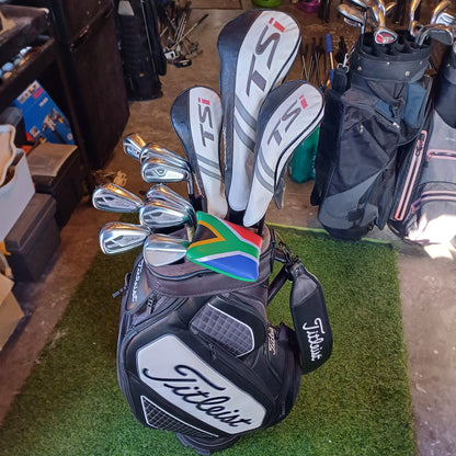 Titleist Golf Set Complete in Leather Cartbag, including All Covers.