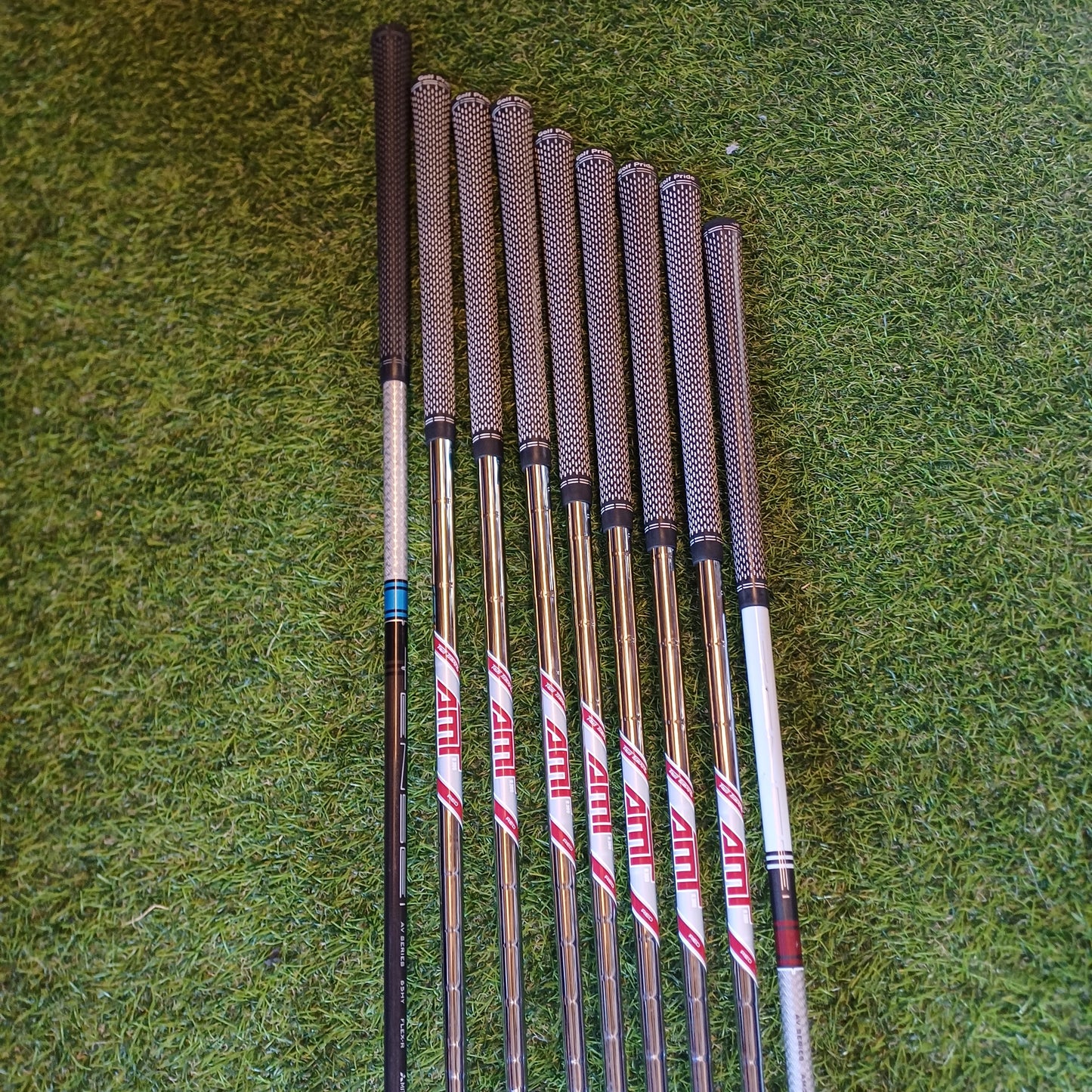 Titleist Golf Set Complete in Leather Cartbag, including All Covers.