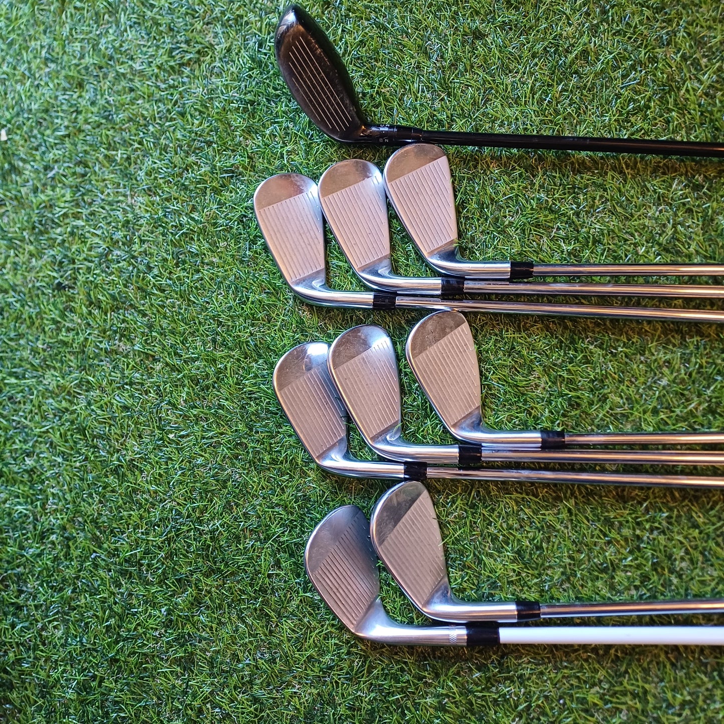 Titleist Golf Set Complete in Leather Cartbag, including All Covers.
