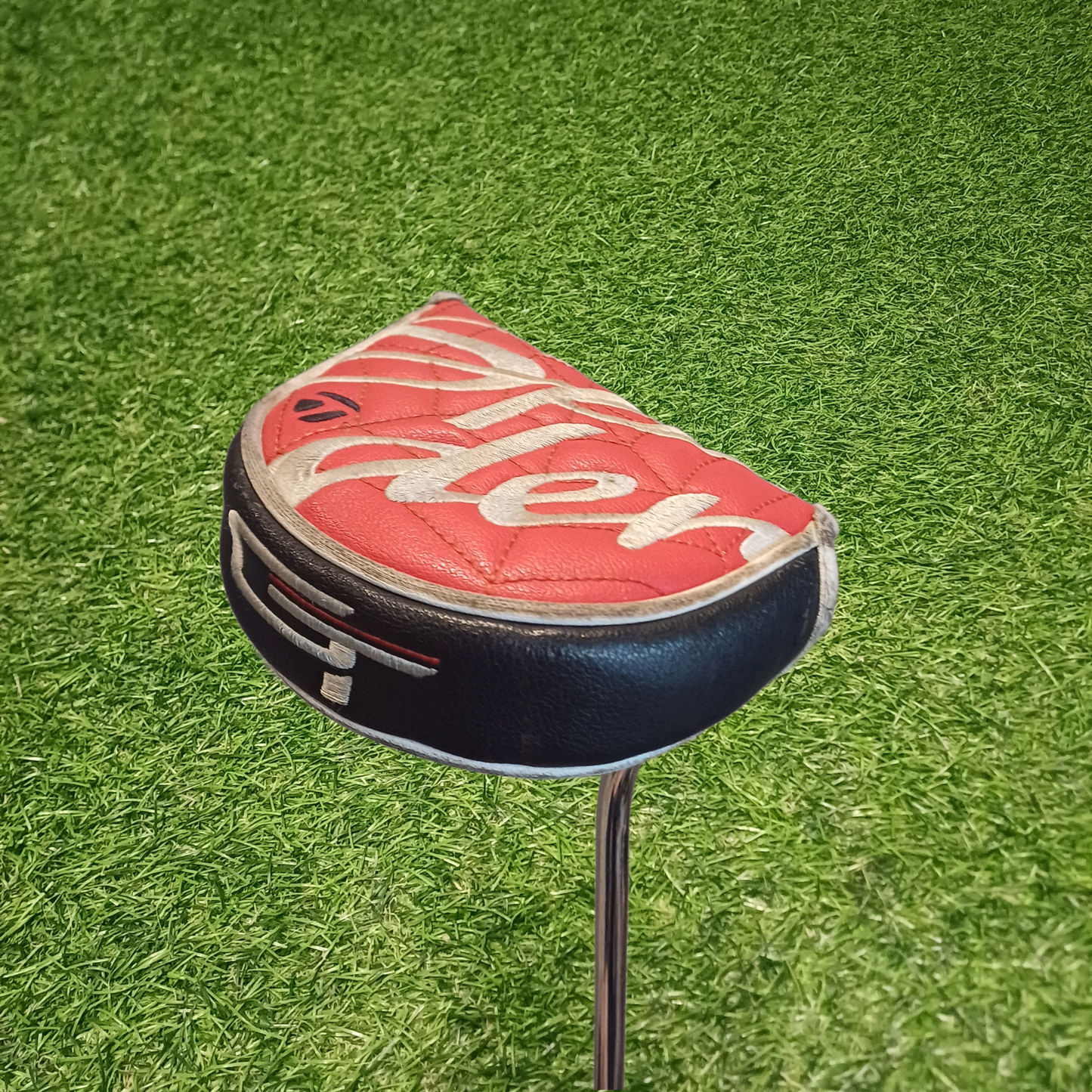 Taylormade Spider Mini 35" Putter.