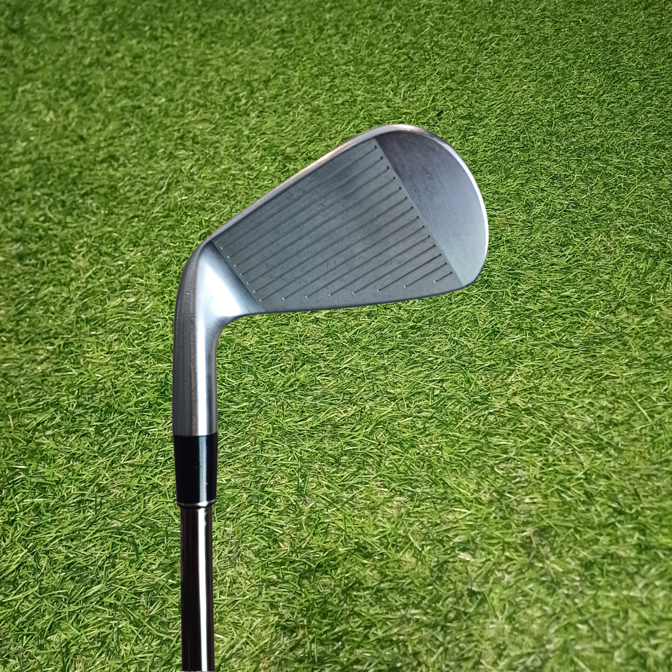 Srixon ZU85 26° 5 Driving Iron with Mamiyama Recoil 95g F4 Stiff Shaft.