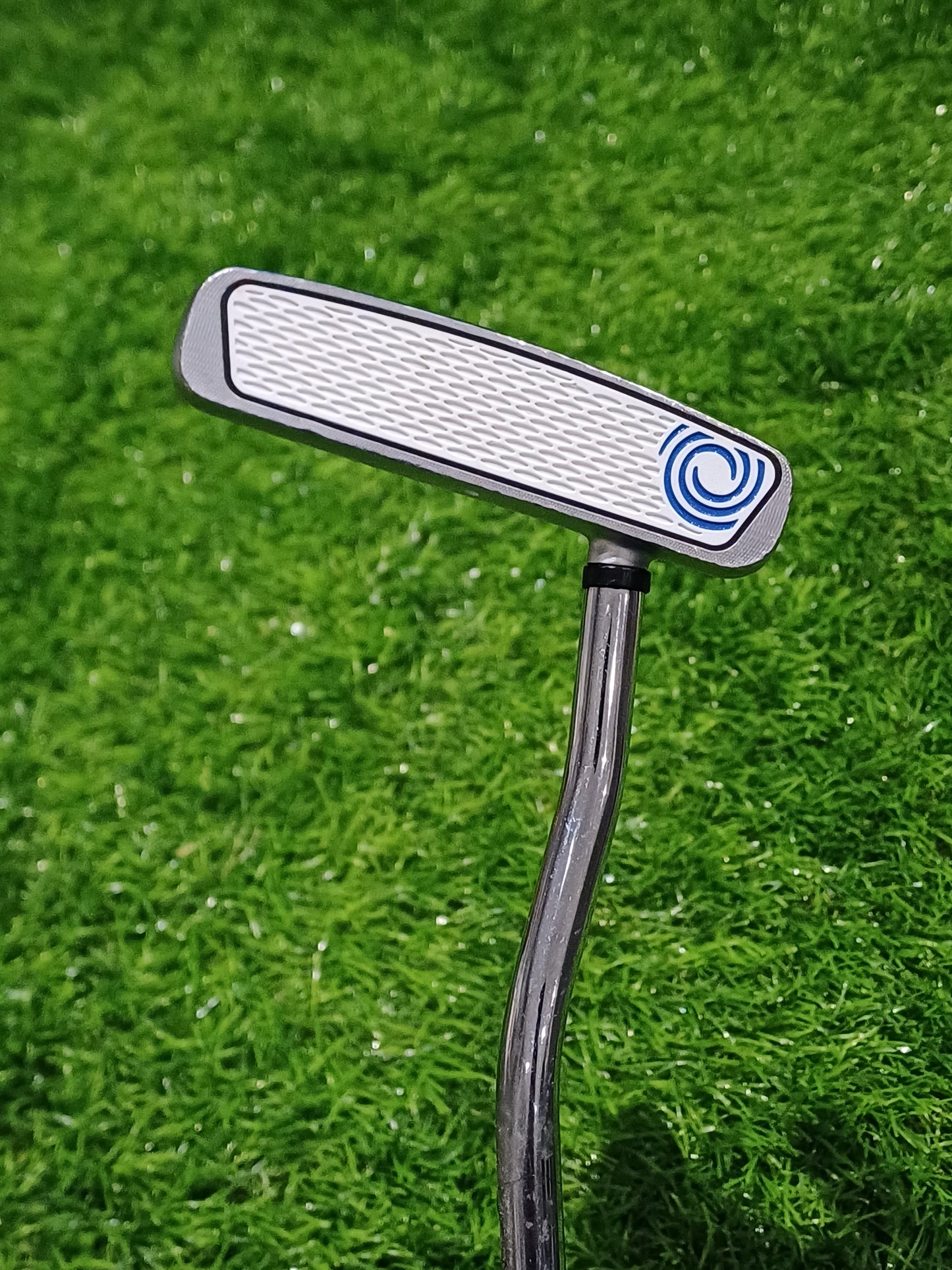 Left handed Odyssey White Hot RX V-Line Fang Putter | 10/10 Mint Condition