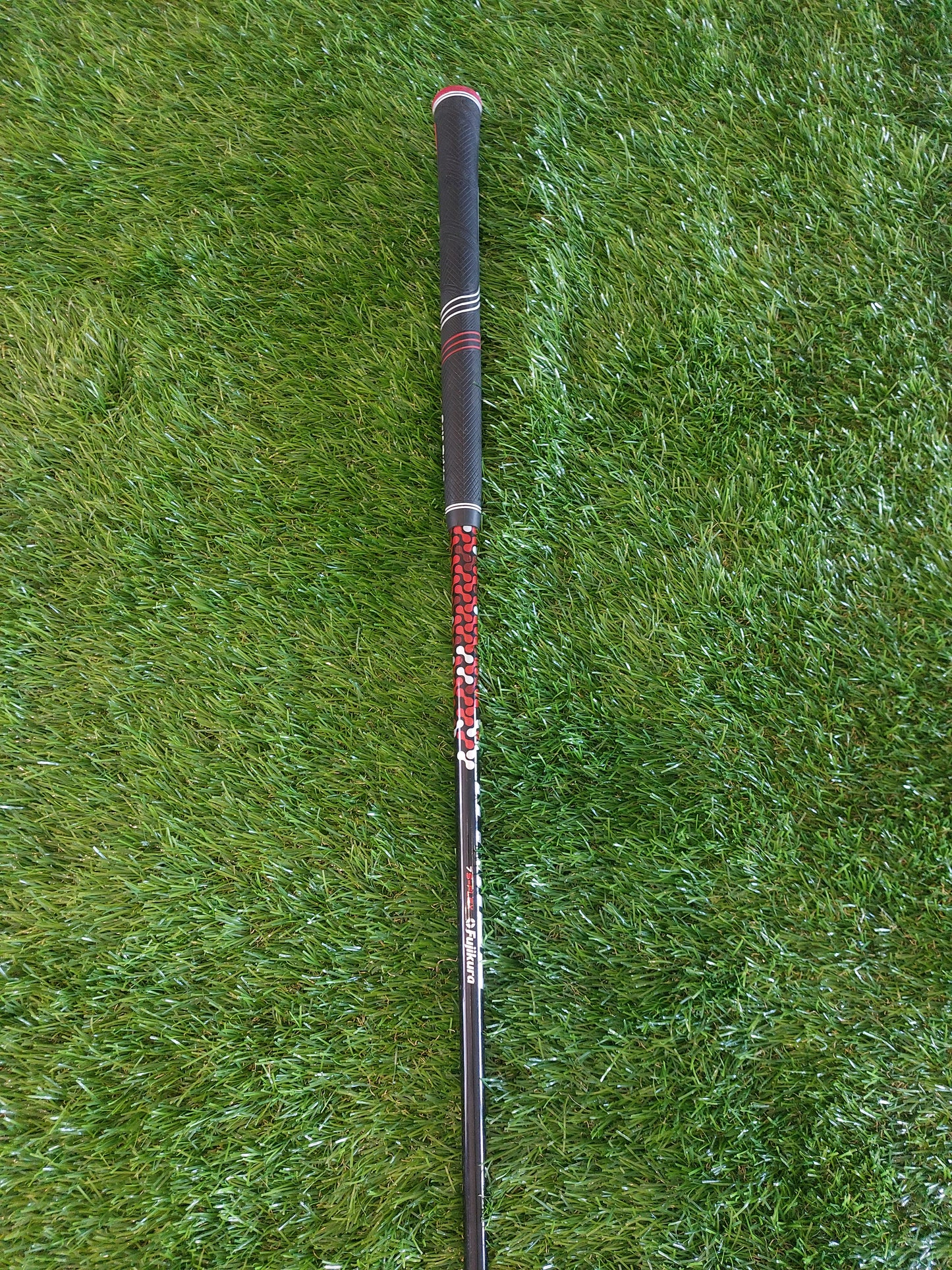 Taylormade M4 21° 4 Hybrid with Fujikura Atmos 7s Stiff Shaft with Midsize Grip.