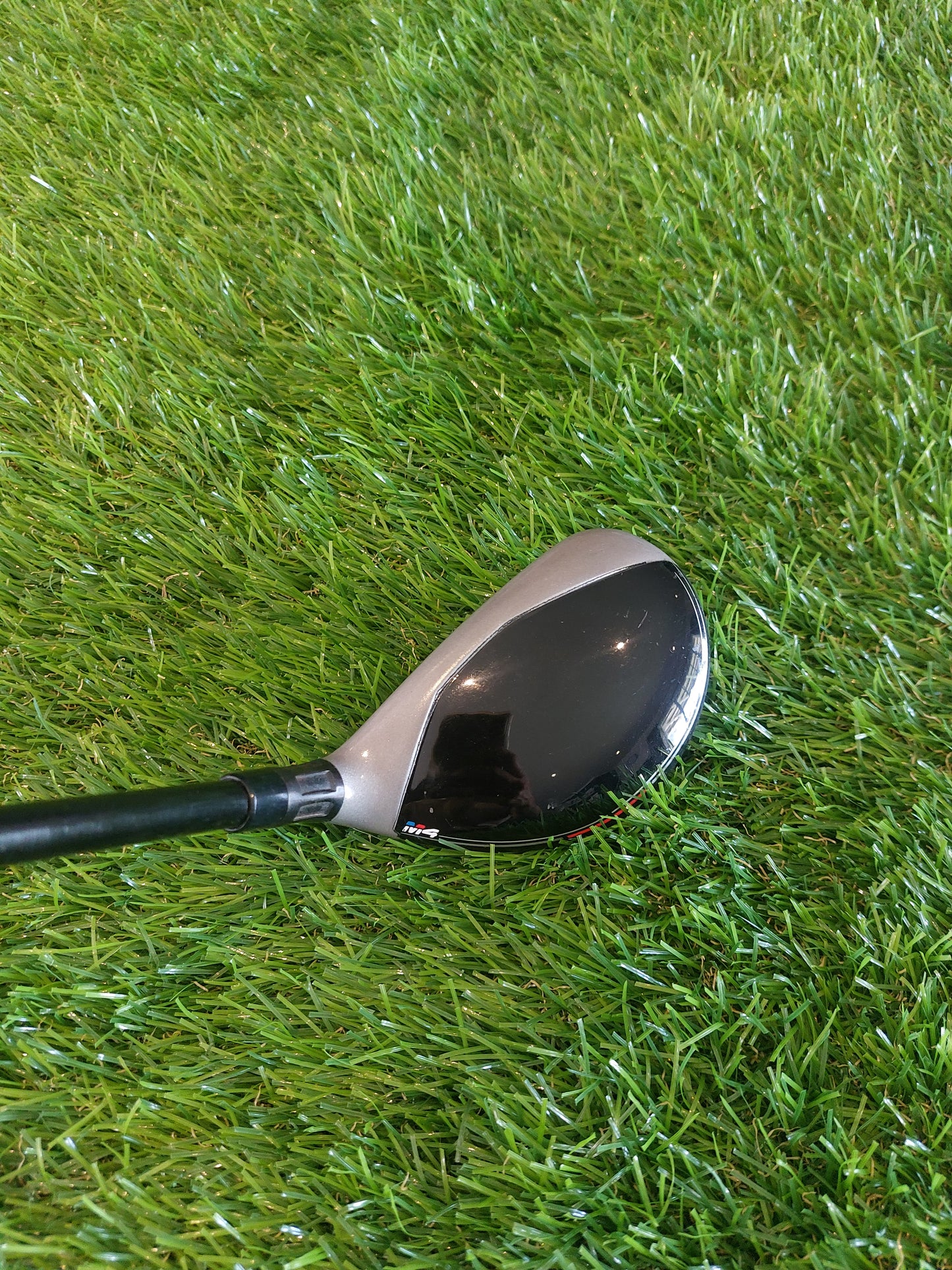 Taylormade M4 21° 4 Hybrid with Fujikura Atmos 7s Stiff Shaft with Midsize Grip.