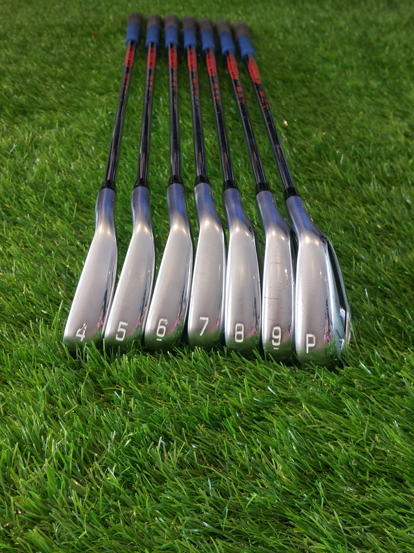 Mizuno JPX-923 Hot Metal 4i-PW with Nippon Modus 3 Regular Shafts
