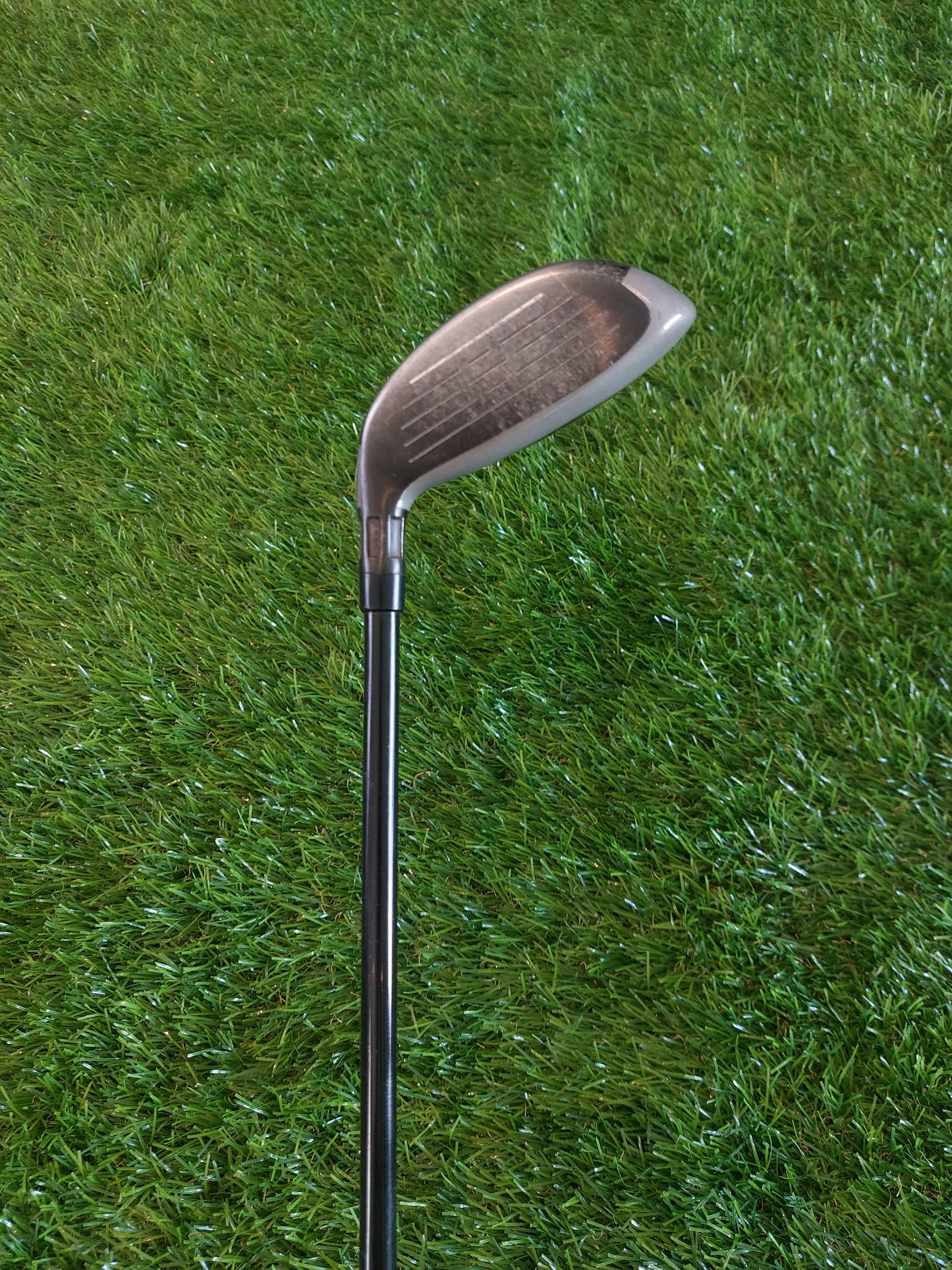 Taylormade M4 21° 4 Hybrid with Fujikura Atmos 7s Stiff Shaft with Midsize Grip.