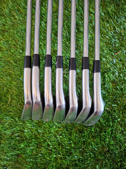 Mizuno JPX 921 Forged 4i-PW with Dynamic Gold S300 Shafts