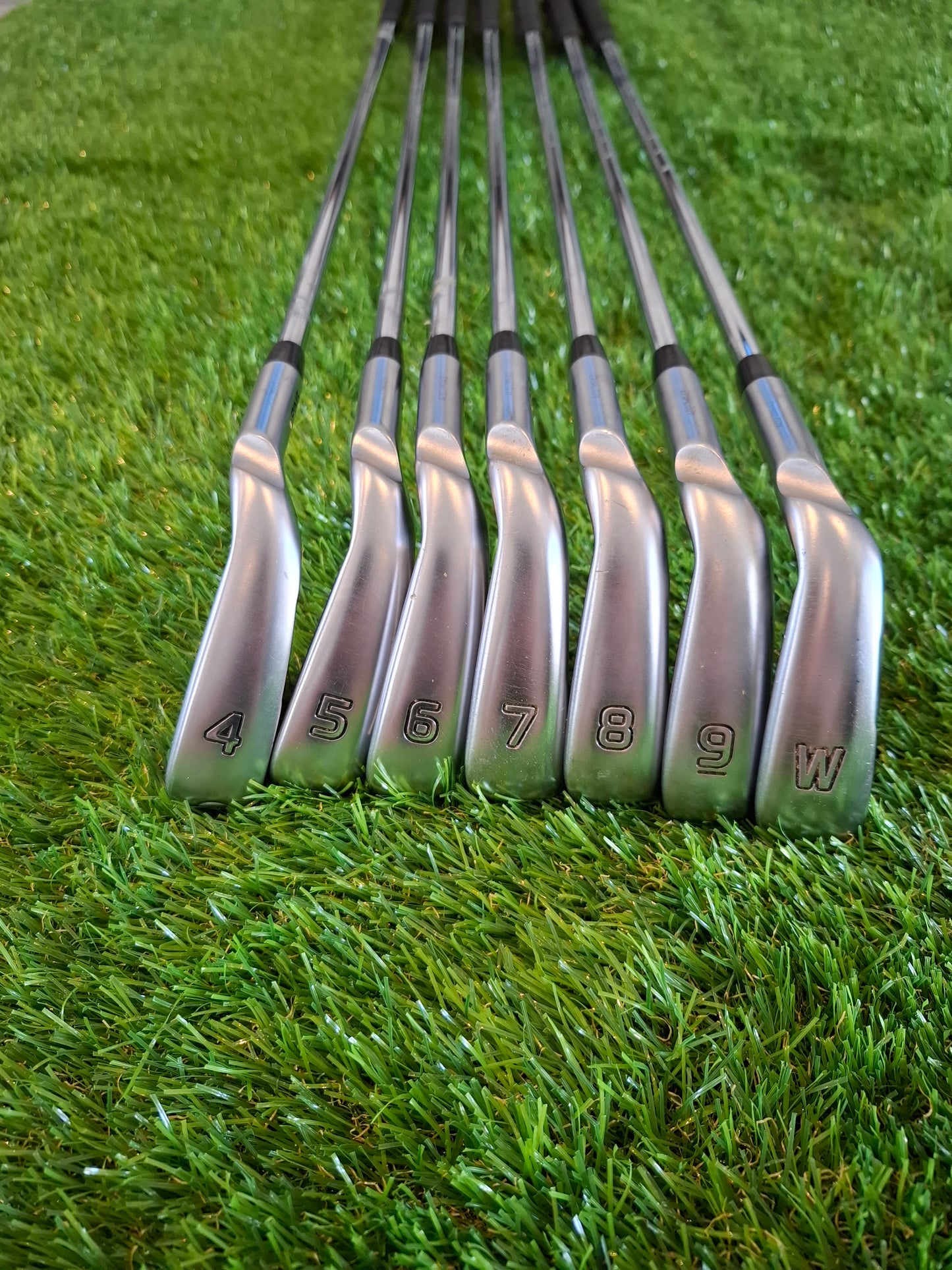 PING G425 4i-PW with Nippon AWT 2.0 Regular Shafts (White Dot)