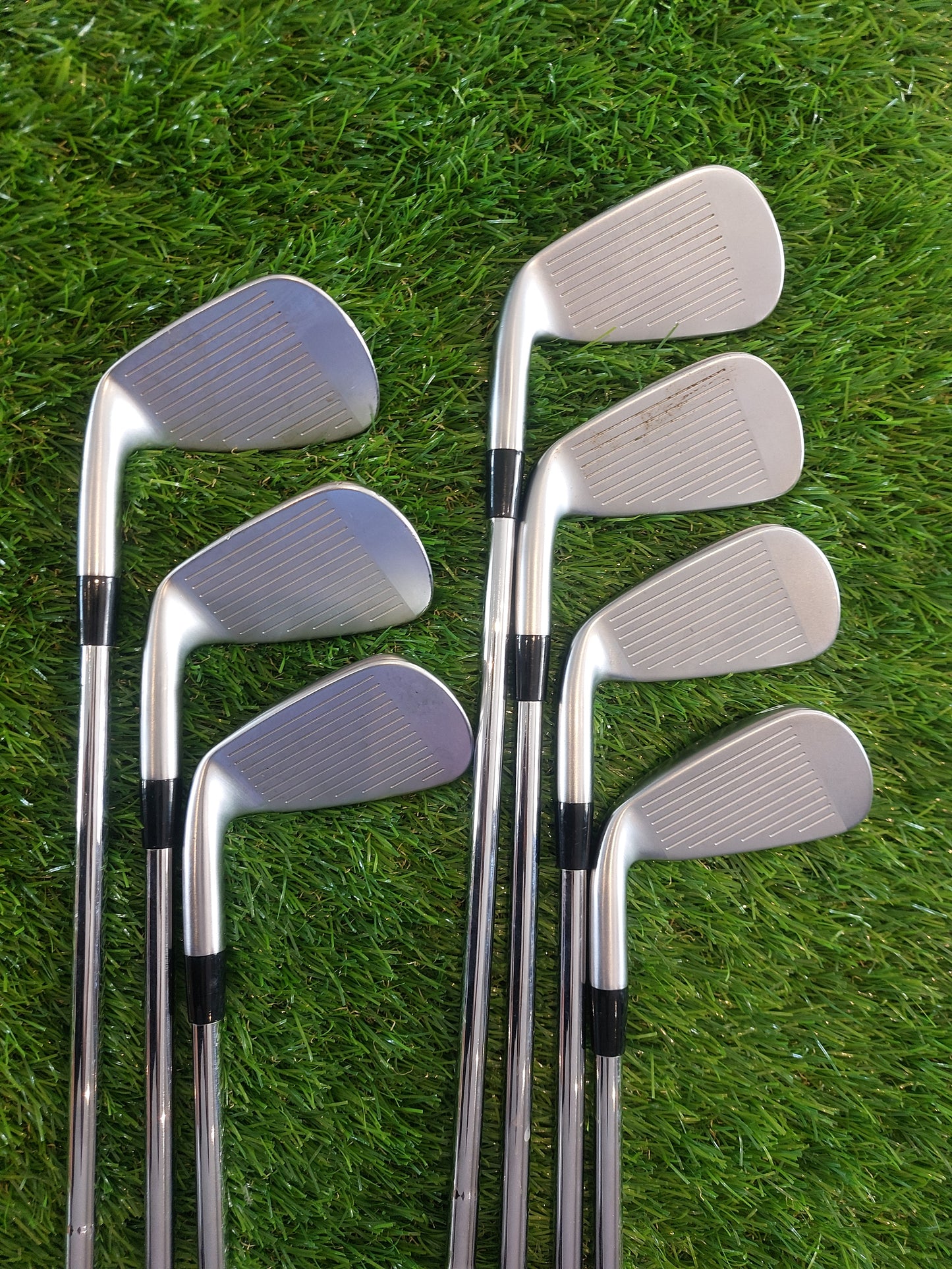 Mizuno JPX-923 Hot Metal 4i-PW with Nippon Modus 3 Regular Shafts