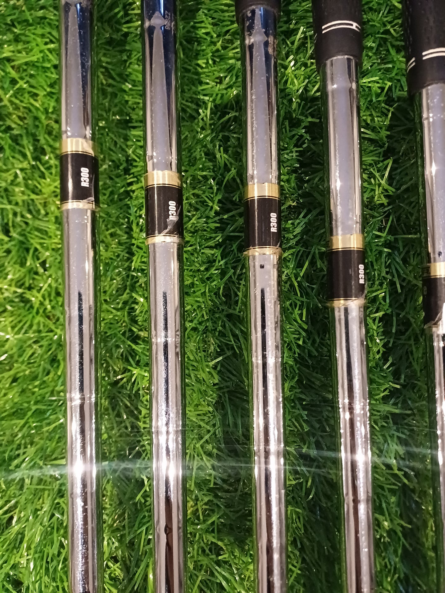 Cleveland CG16 Black Pearl Iron Set | 4-PW | Traction 85g Regular Flex